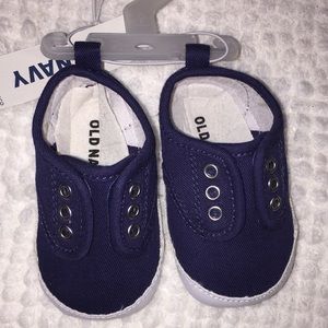 Boys navy crib shoe 0-3 months